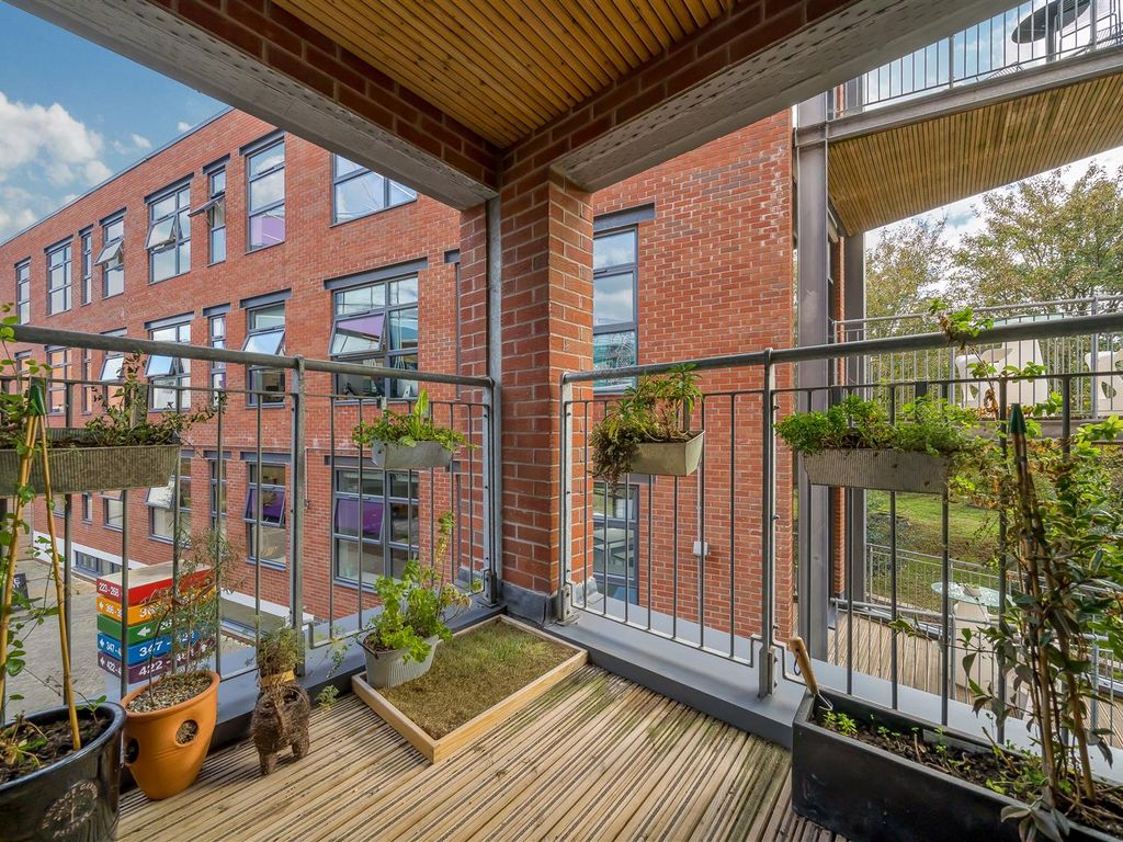 2 bed flat for sale in Paintworks, Arnos Vale, Bristol BS4, £325,000