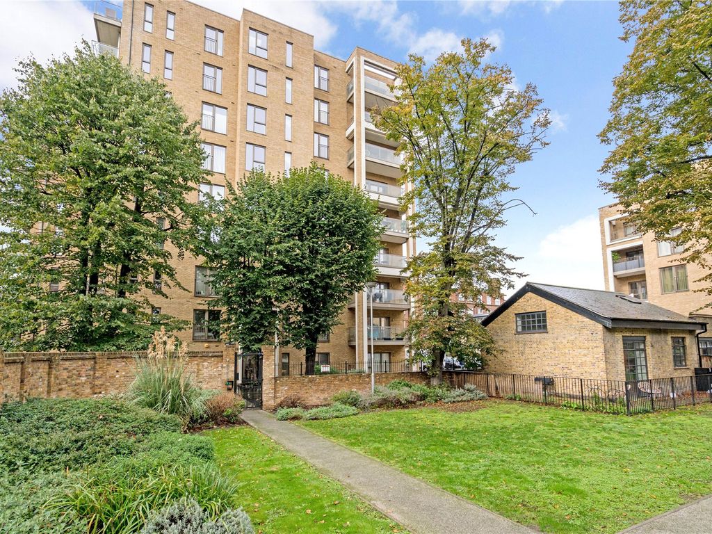 1 bed flat for sale in Richard Tress Way, London E3, £425,000