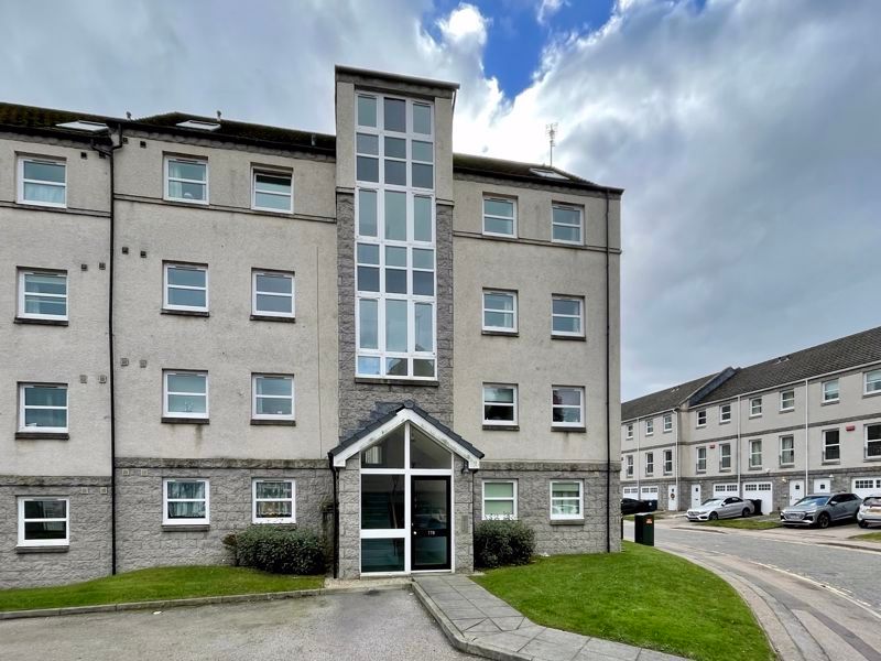 2 bed flat for sale in South College Street, Aberdeen AB11, £130,000