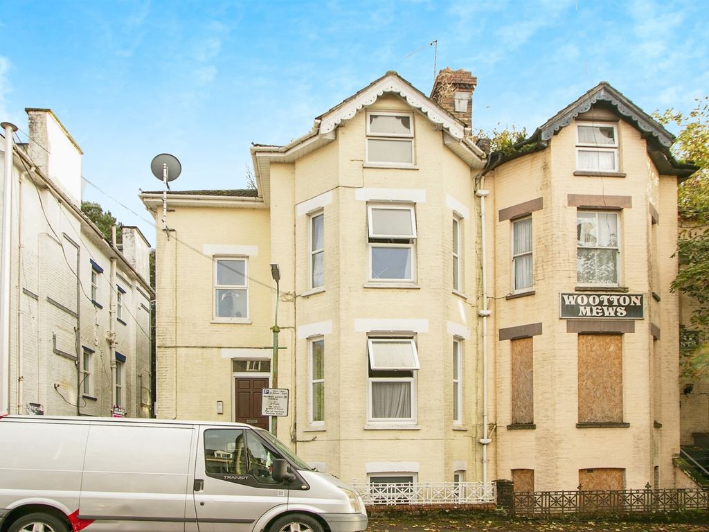 2 bed flat for sale in Wootton Gardens, Bournemouth BH1, £140,000