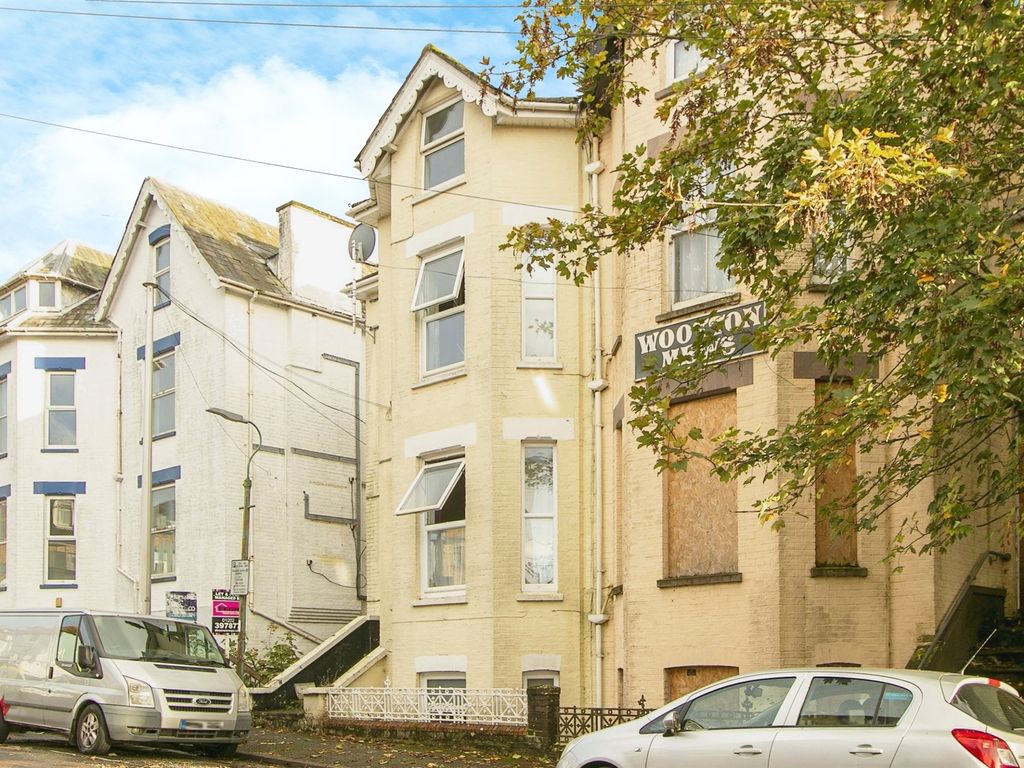 2 bed flat for sale in Wootton Gardens, Bournemouth BH1, £140,000