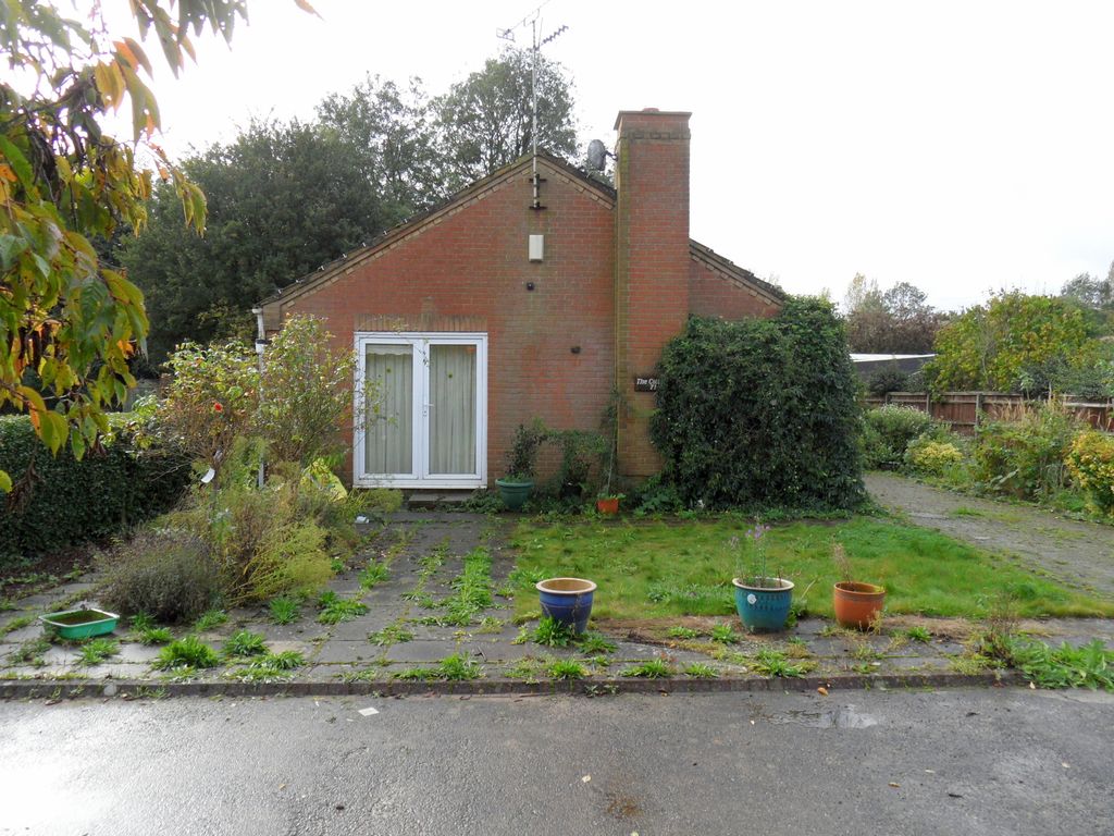 2 bed detached bungalow for sale in Bridge Road, Sutton Bridge, Spalding, Lincolnshire PE12, £240,000