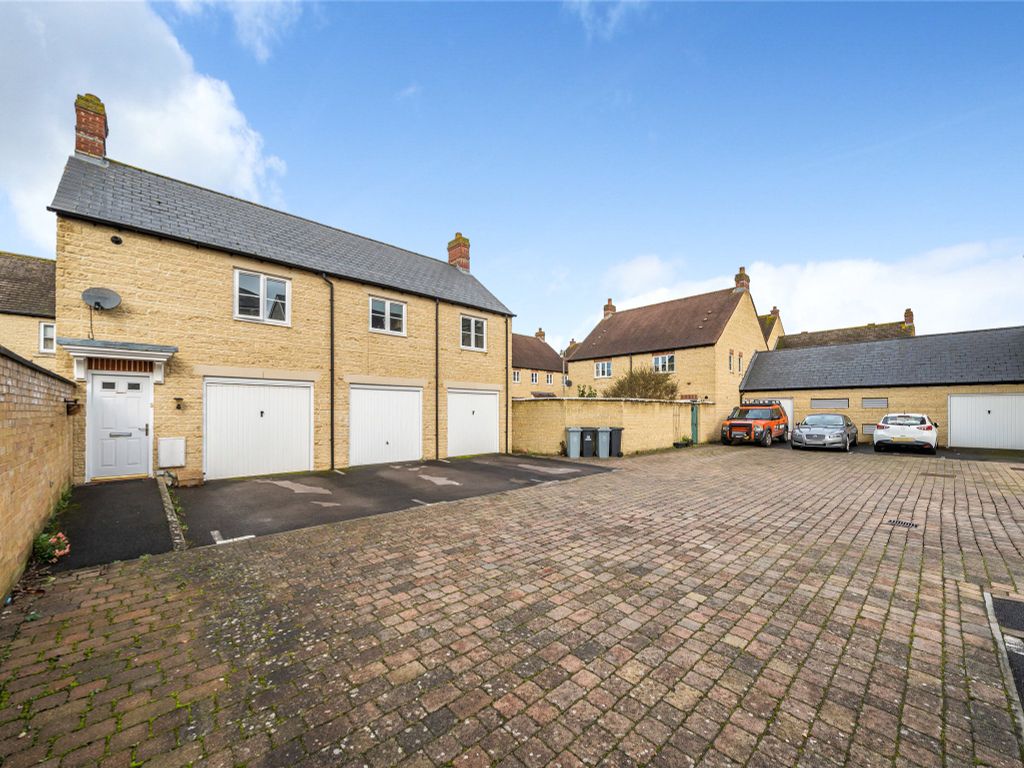 2 bed detached house for sale in Trefoil Way, Carterton, Oxfordshire OX18, £215,000