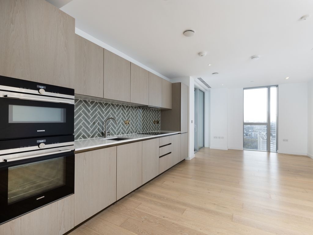 2 bed flat to rent in City Road, London EC1V, £4,000 pcm