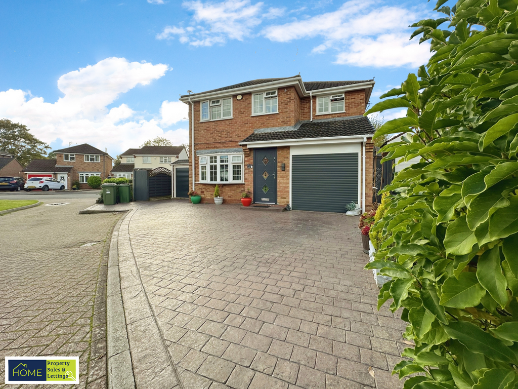 4 bed detached house for sale in Grosvenor Close, Glen Parva, Leicester LE2, £395,000