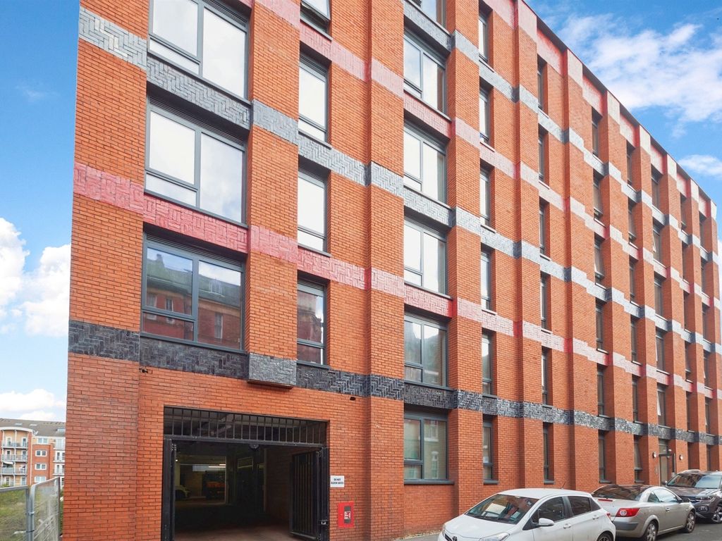 2 bed flat for sale in Moseley Street, Birmingham B12, £200,000