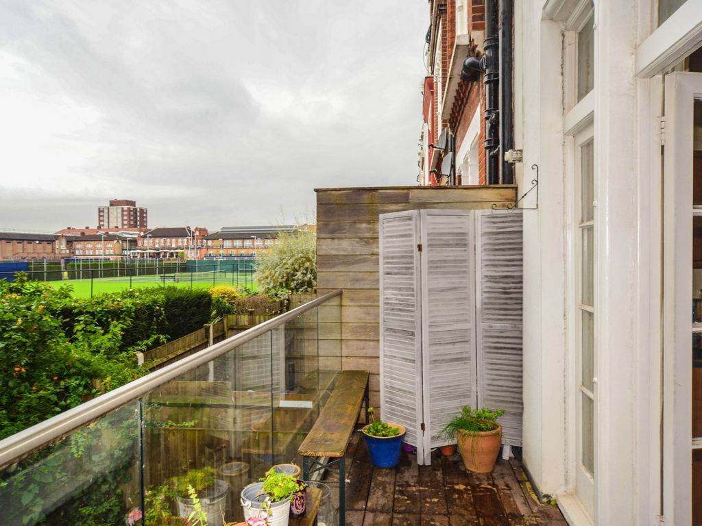 1 bed flat for sale in Comeragh Road, Barons Court W14, £495,000