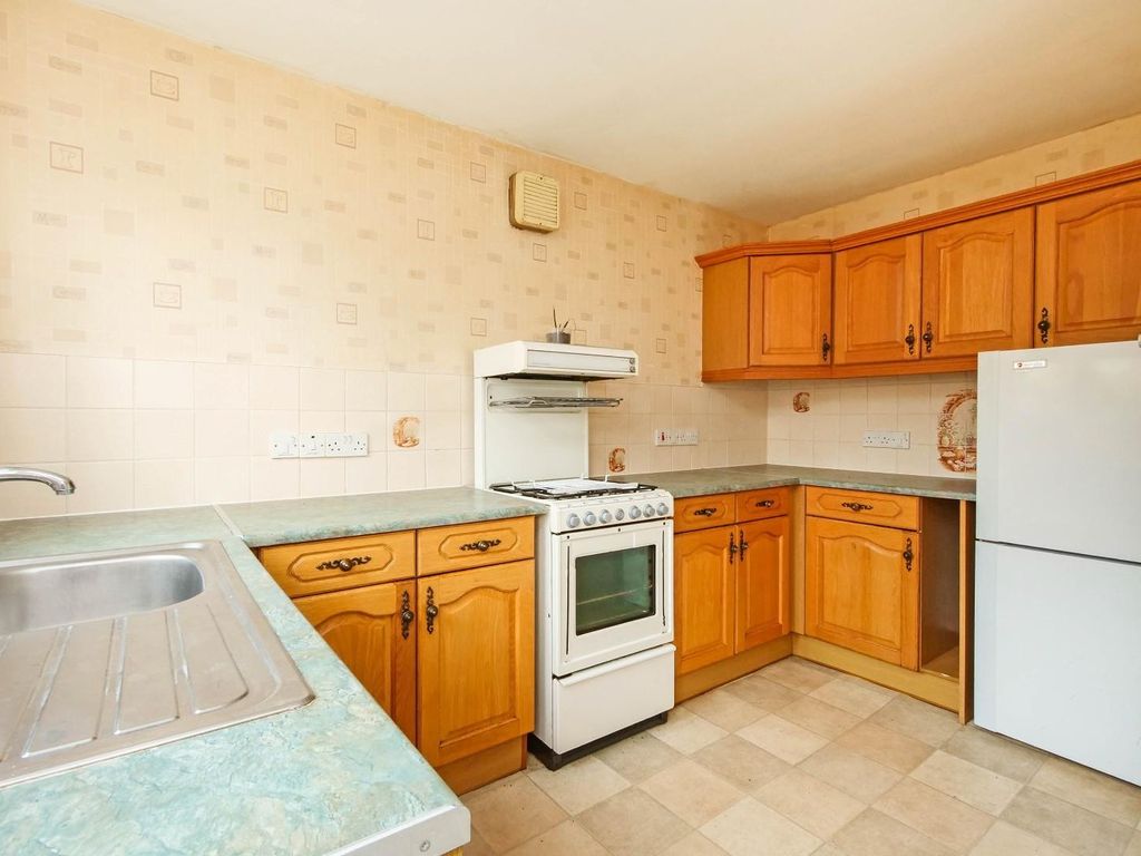 3 bed terraced house for sale in Fossway, York YO31, £200,000