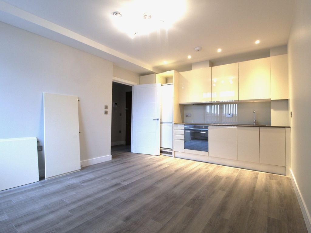 1 bed flat to rent in Bridge Court, Bridge Street, Hemel Hempstead, Hertfordshire HP1, £1,250 pcm