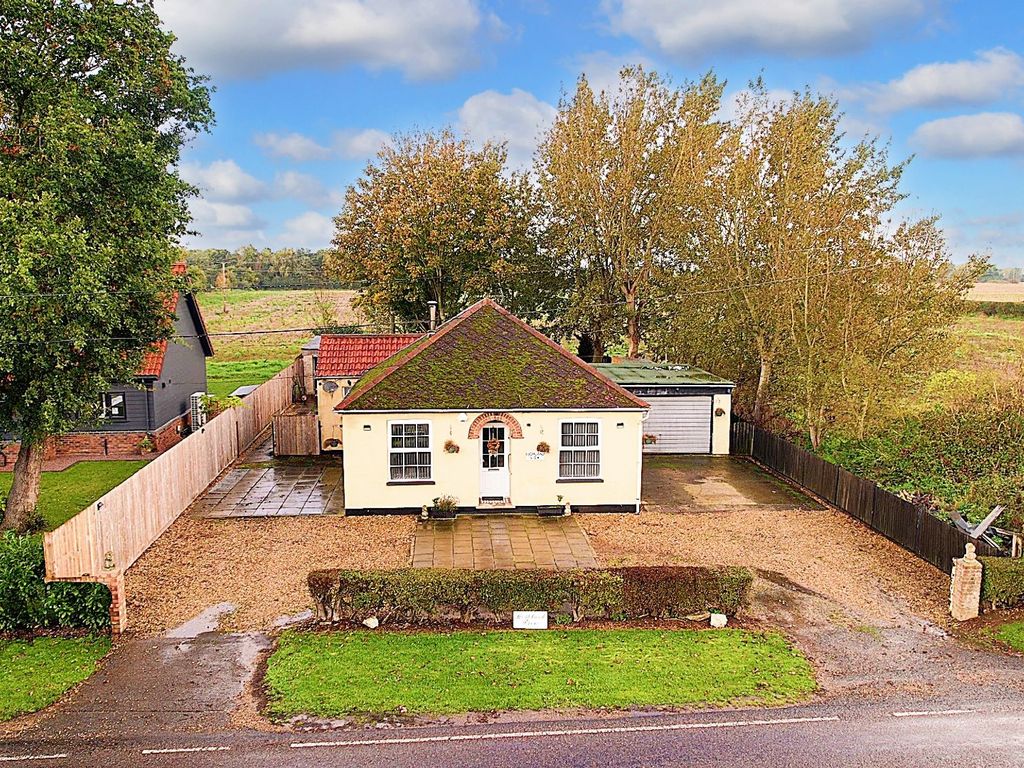 3 bed detached bungalow for sale in Benwick Road, Doddington PE15, £280,000
