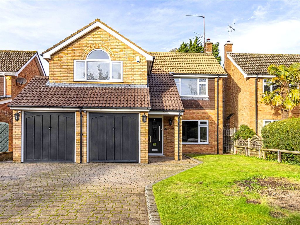 4 bed detached house for sale in The Comp, Eaton Bray, Central Bedfordshire LU6, £820,000