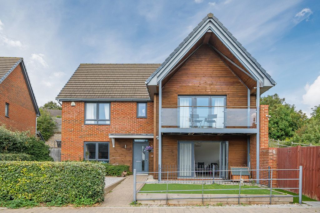 4 bed detached house to rent in Portsea View, Bedhampton, Havant PO9, £2,850 pcm
