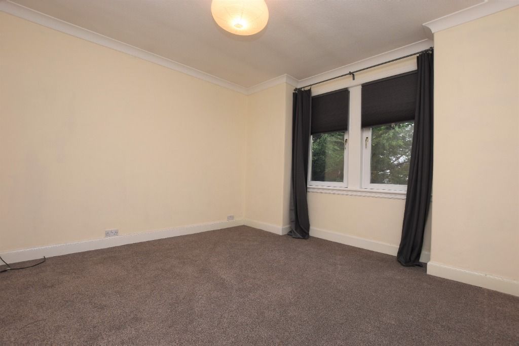 2 bed flat to rent in Inverallan Road, Bridge Of Allan, Stirling FK9, £795 pcm