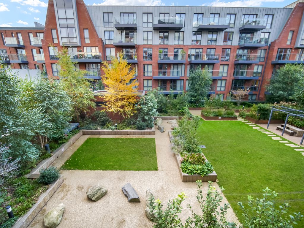1 bed flat for sale in Apartment 7, London SW2, £380,000