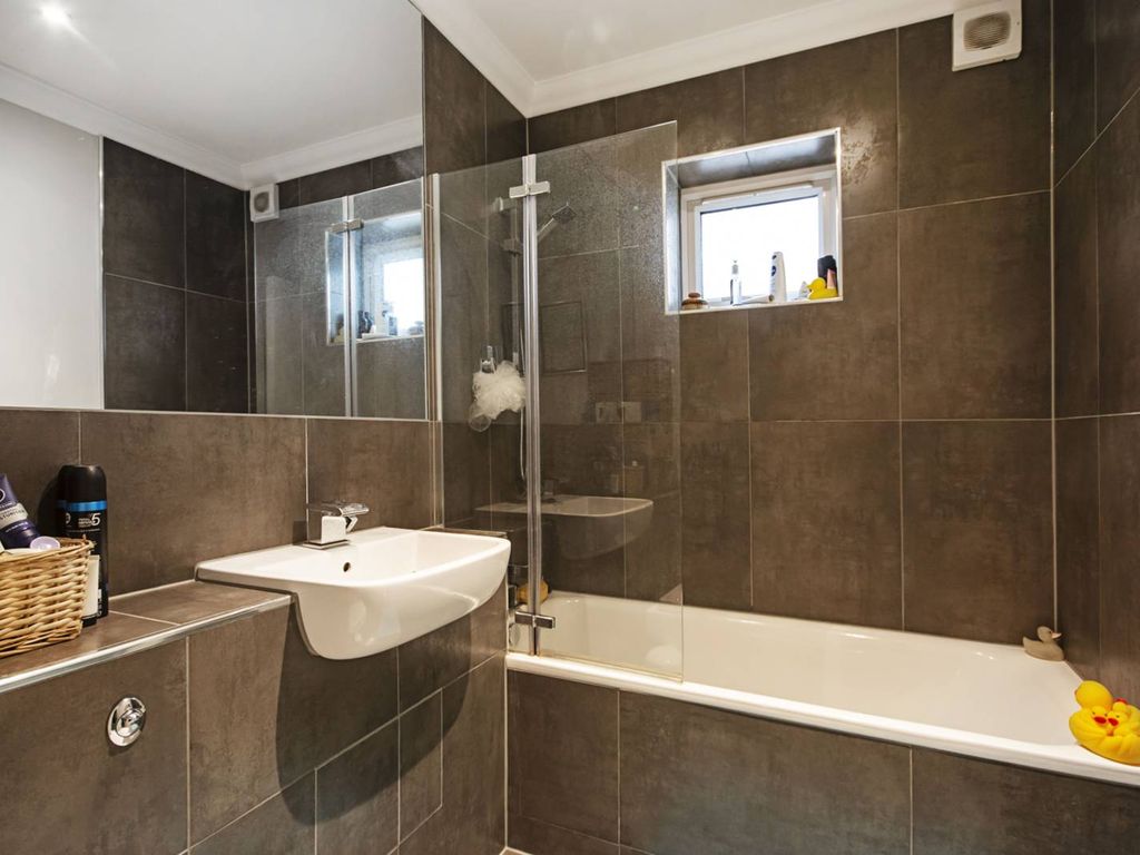 3 bed property for sale in Chester Crescent, Dalston, London E8, £1,000,000