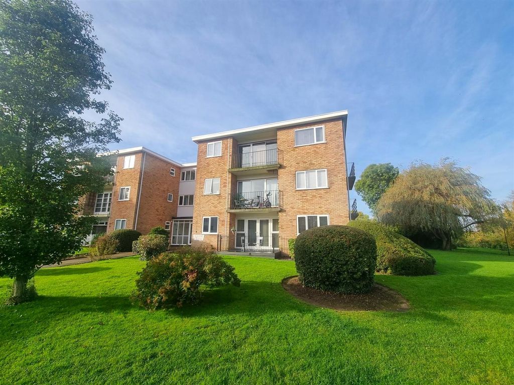 2 bed flat for sale in Mackenzie Close, Allesley, Coventry CV5, £185,000