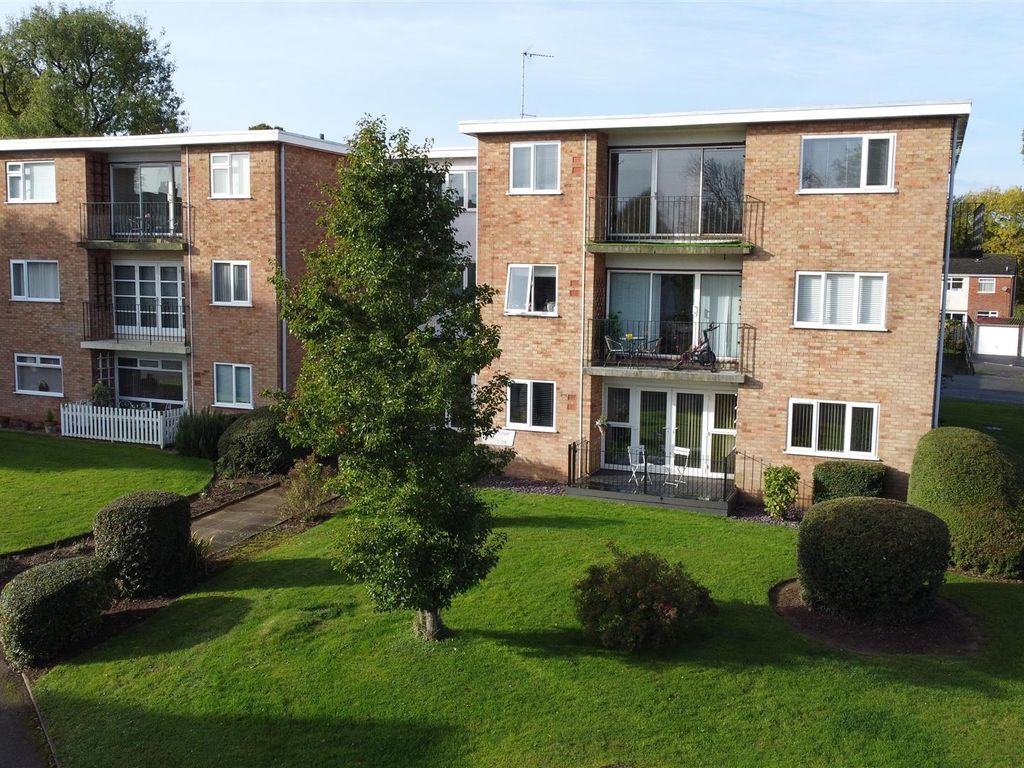 2 bed flat for sale in Mackenzie Close, Allesley, Coventry CV5, £185,000
