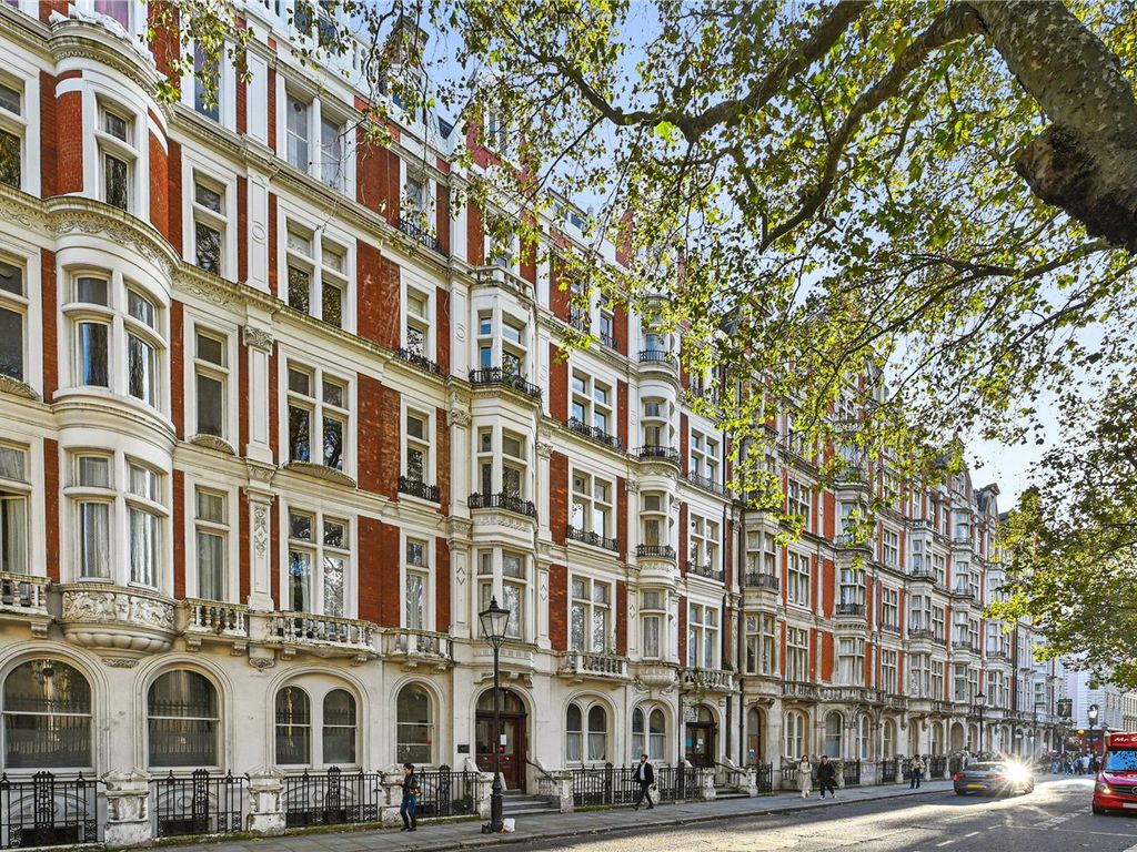 3 bed flat for sale in Great Russell Street, London WC1B, £1,700,000