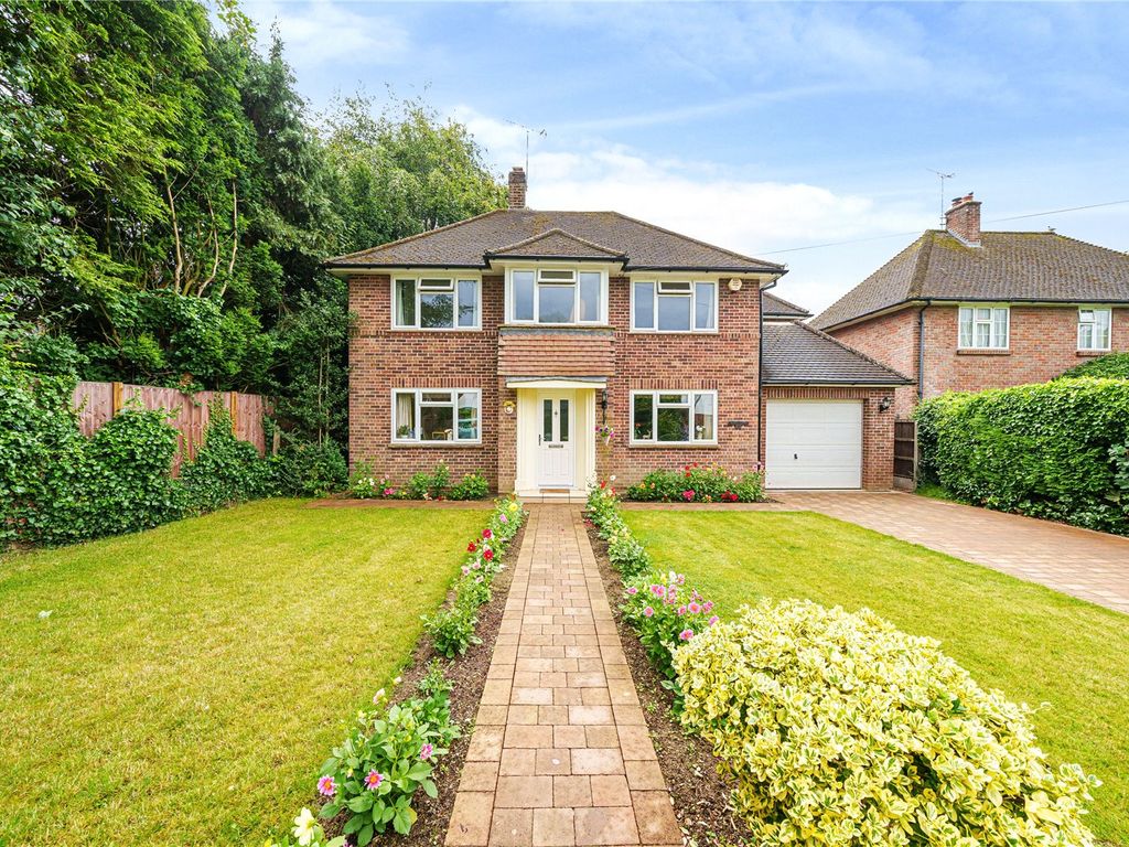 4 bed detached house for sale in St. Peters Way, Rickmansworth WD3, £1,375,000