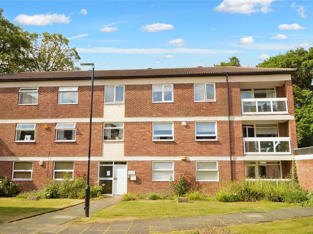 2 bed flat for sale in Foxhill Court, Leeds, West Yorkshire LS16, £175,000