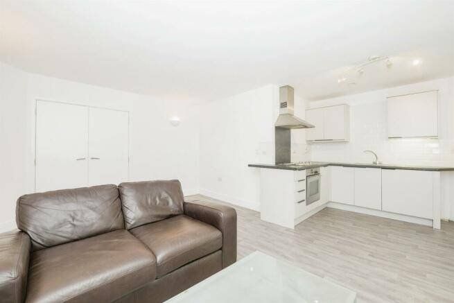 1 bed flat for sale in Westgate Street, Cardiff CF10, £135,000