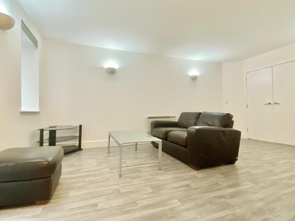 1 bed flat for sale in Westgate Street, Cardiff CF10, £135,000