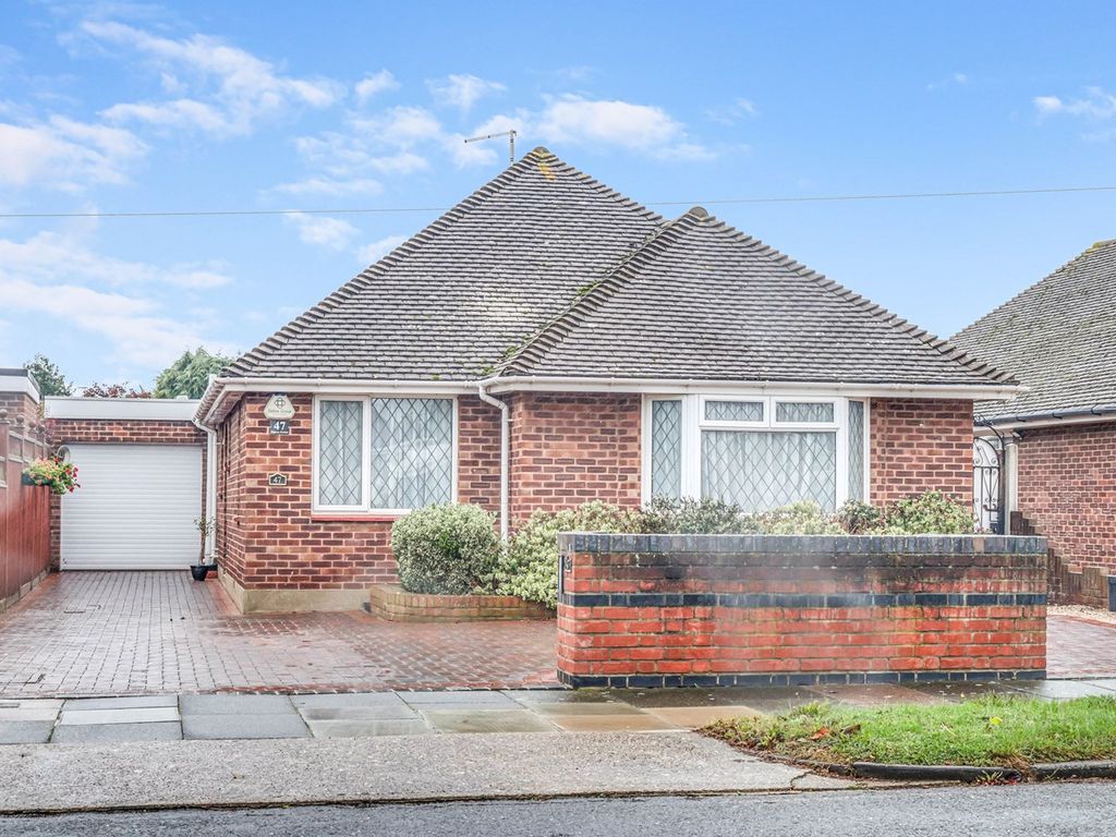 3 bed detached bungalow for sale in Marcus Avenue, Thorpe Bay SS1, £699,995