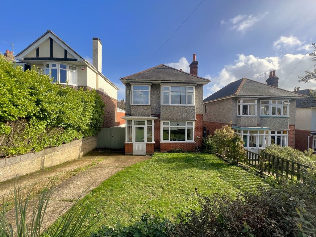 3 bed detached house for sale in Harbour Hill Road, Oakdale, Poole BH15, £489,950
