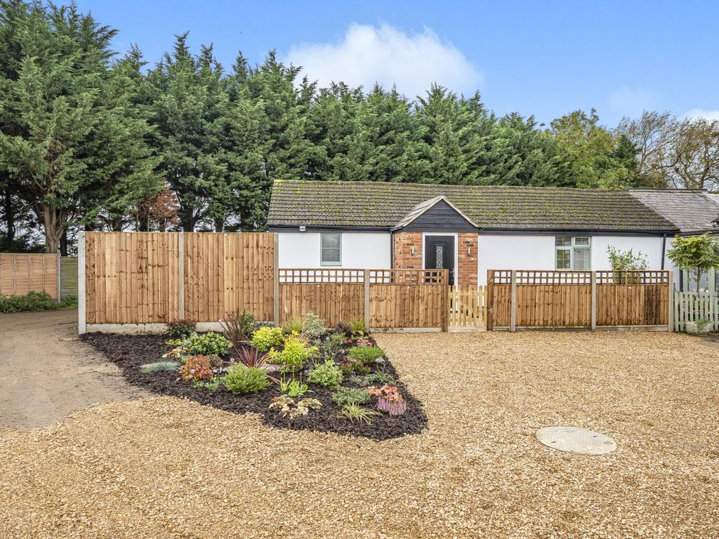 2 bed bungalow for sale in Bedford Road, Bedford MK43, £275,000