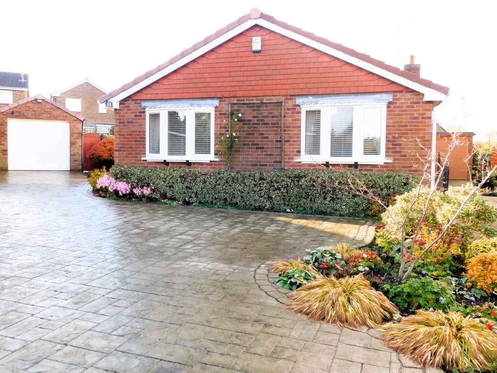 2 bed bungalow for sale in Holly Close, Moira DE12, £325,000
