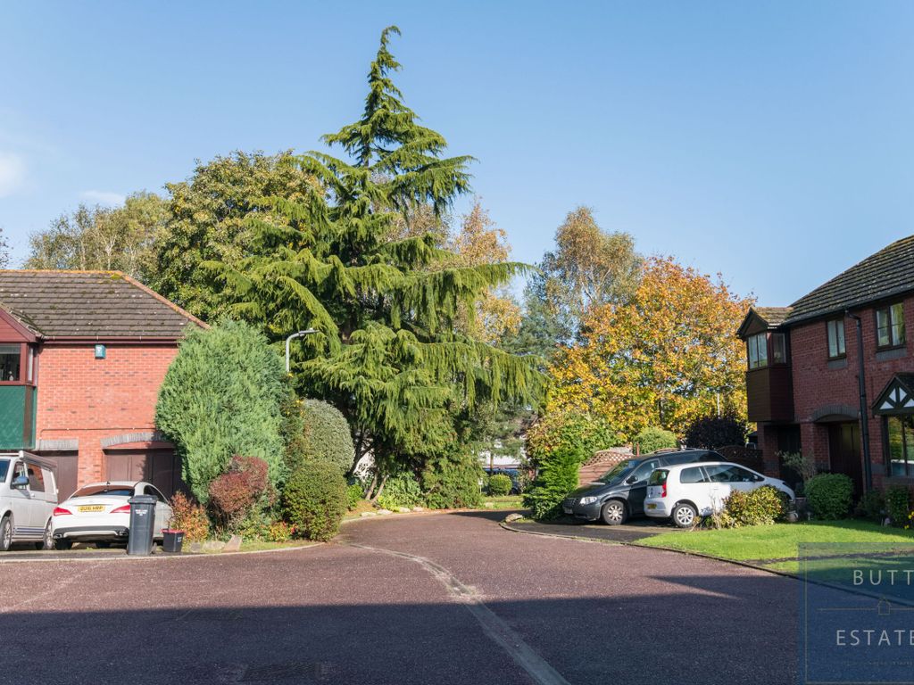 2 bed terraced house for sale in Weycroft Close, Exeter EX1, £240,000