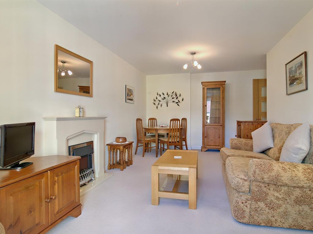 1 bed flat for sale in Barnhill Court, Barnhill Road, Chipping Sodbury, Bristol BS37, £249,000