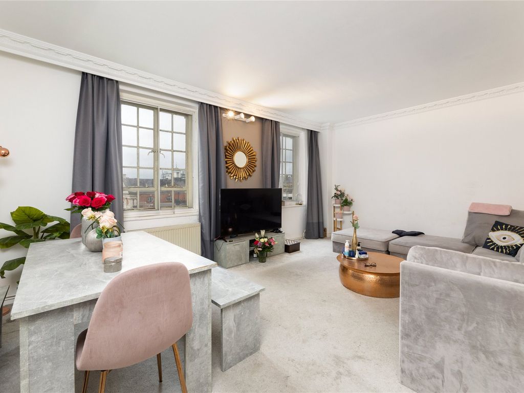 2 bed flat for sale in Swan Court, Chelsea Manor Street, Chelsea, London SW3, £595,000