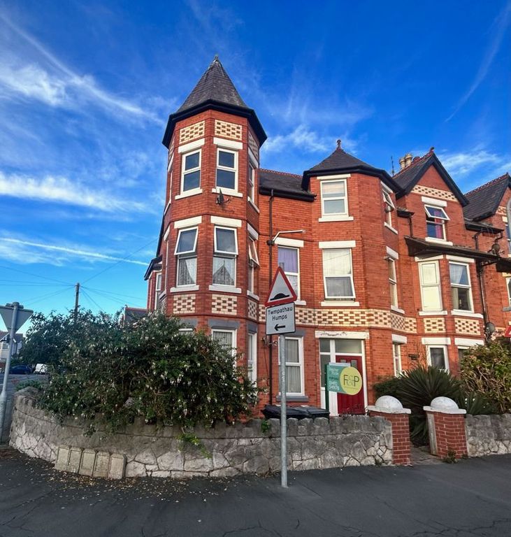 3 bed flat for sale in Greenfield Road, Colwyn Bay LL29, £109,950