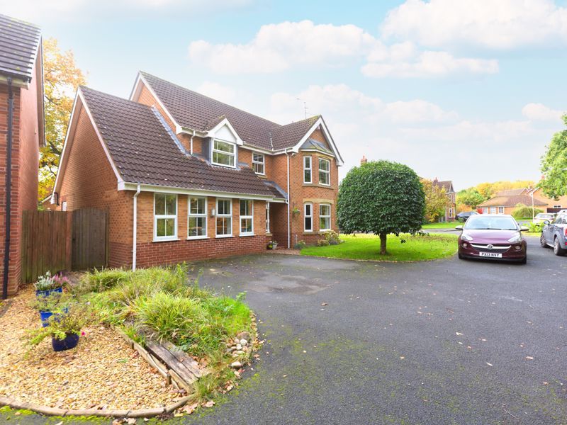 4 bed detached house for sale in Chilcombe Drive, Priorslee, Telford TF2, £499,950