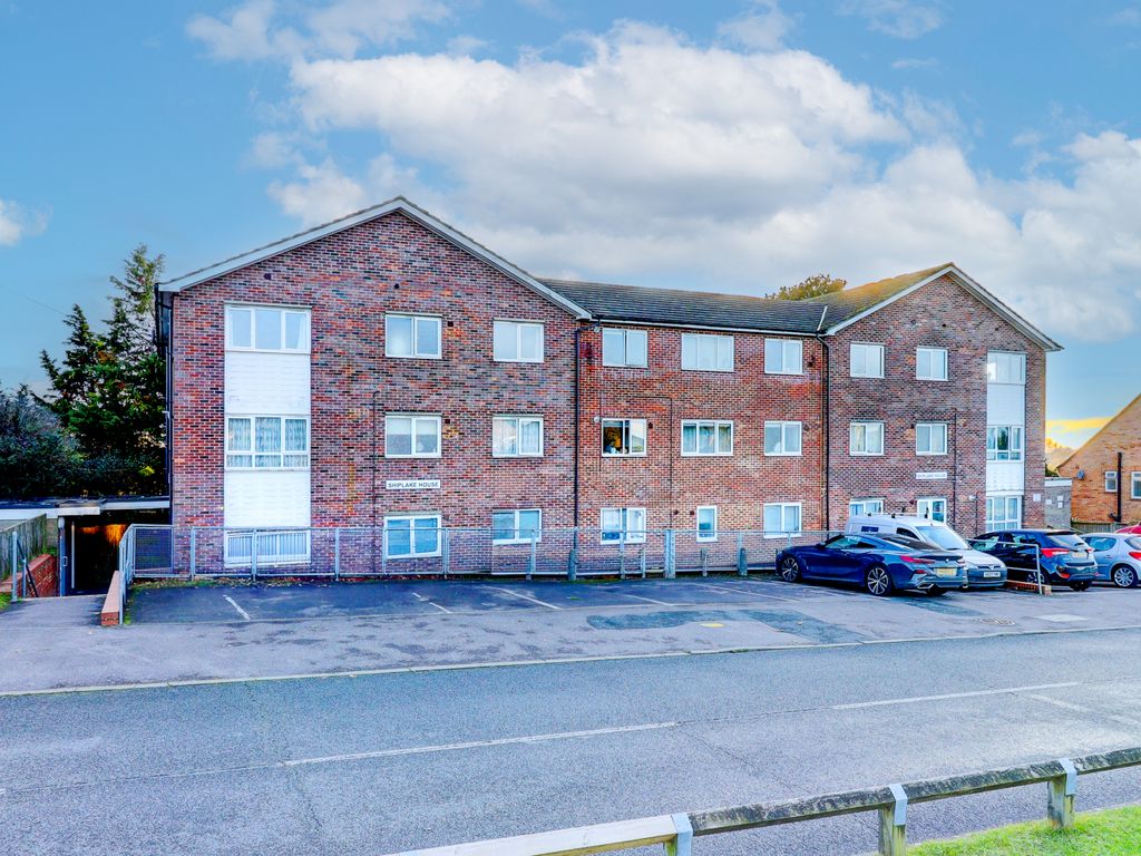 1 bed flat for sale in Fishermans Way, Bourne End SL8, £200,000