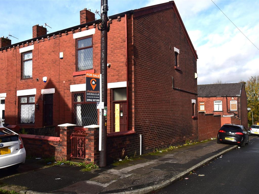 3 bed terraced house for sale in Penarth Road, Bolton BL3, £125,000