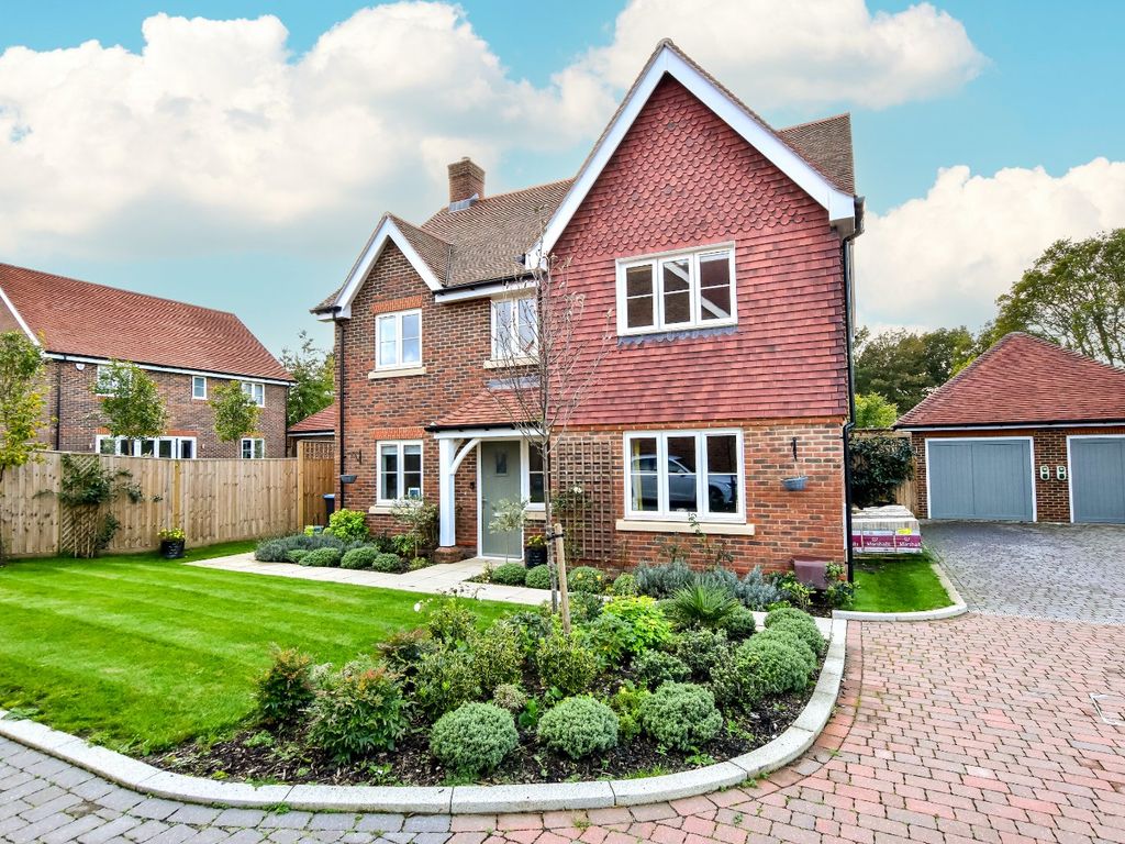 4 bed detached house for sale in Tulip Close, Chipperfield, Kings Langley WD4, £1,050,000