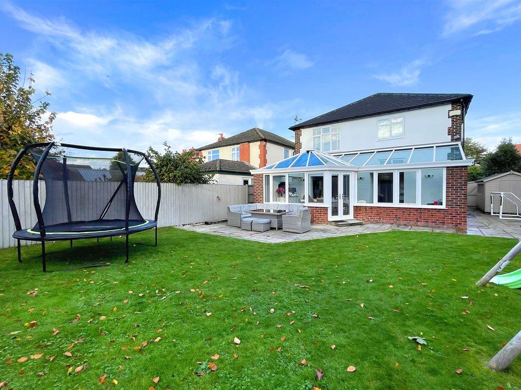 4 bed detached house for sale in Framingham Road, Sale M33, £880,000