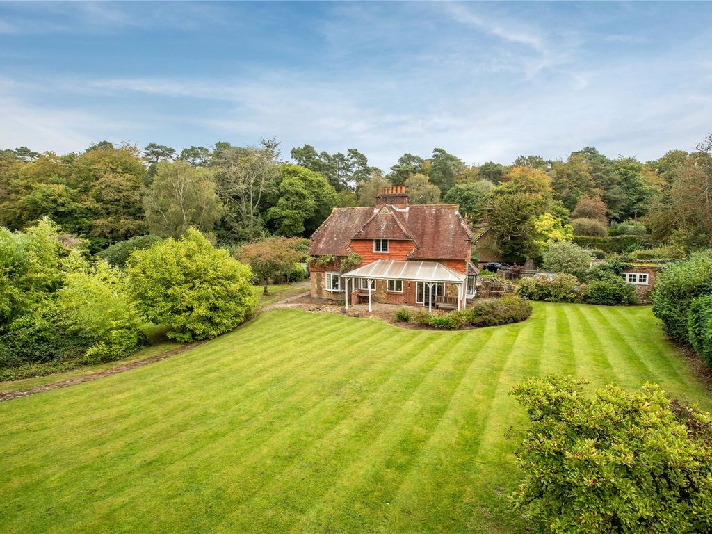 3 bed cottage for sale in Abinger Common, Dorking, Surrey RH5, £925,000