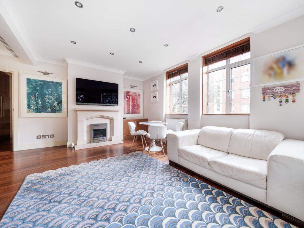 3 bed flat for sale in Mackennal Street, London NW8, £1,050,000