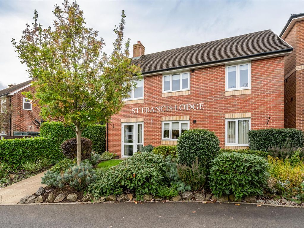 2 bed flat for sale in Cornyx Lane, Solihull B91, £120,000
