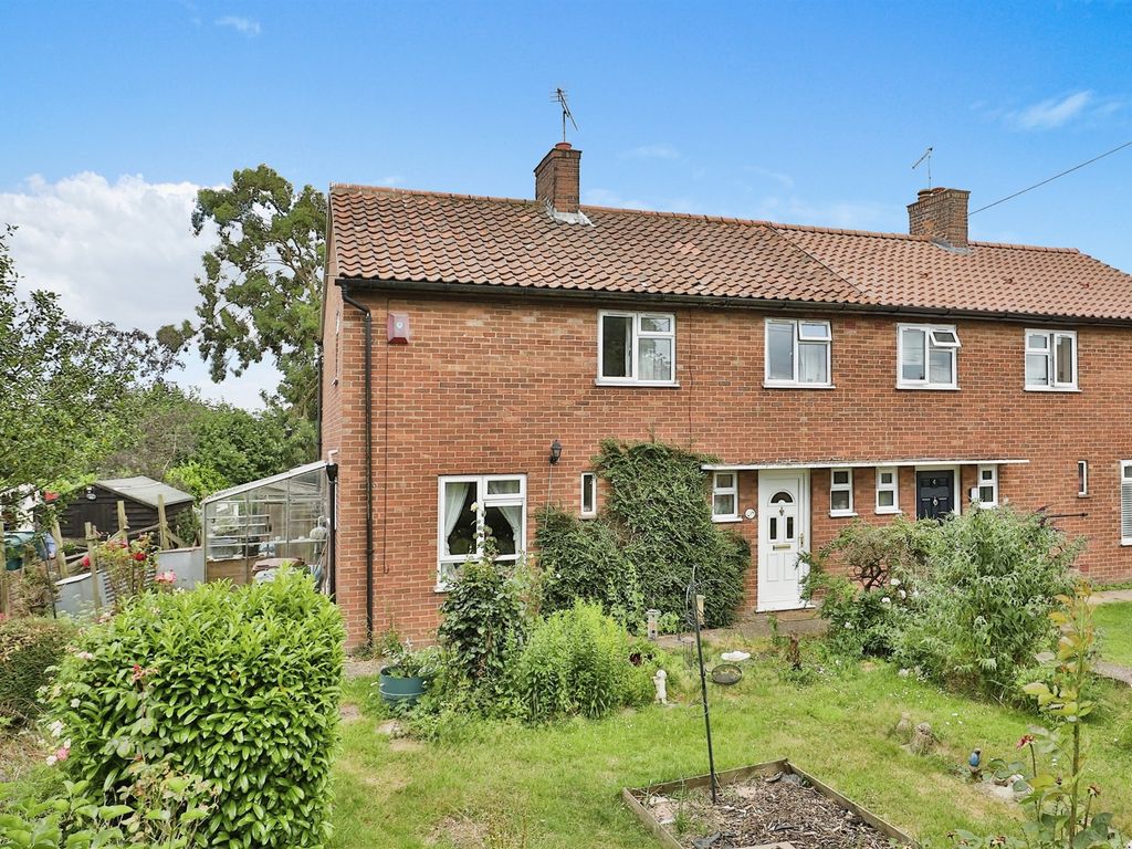 3 bed semi-detached house for sale in Cubitts Close, Bintree, Dereham NR20, £200,000
