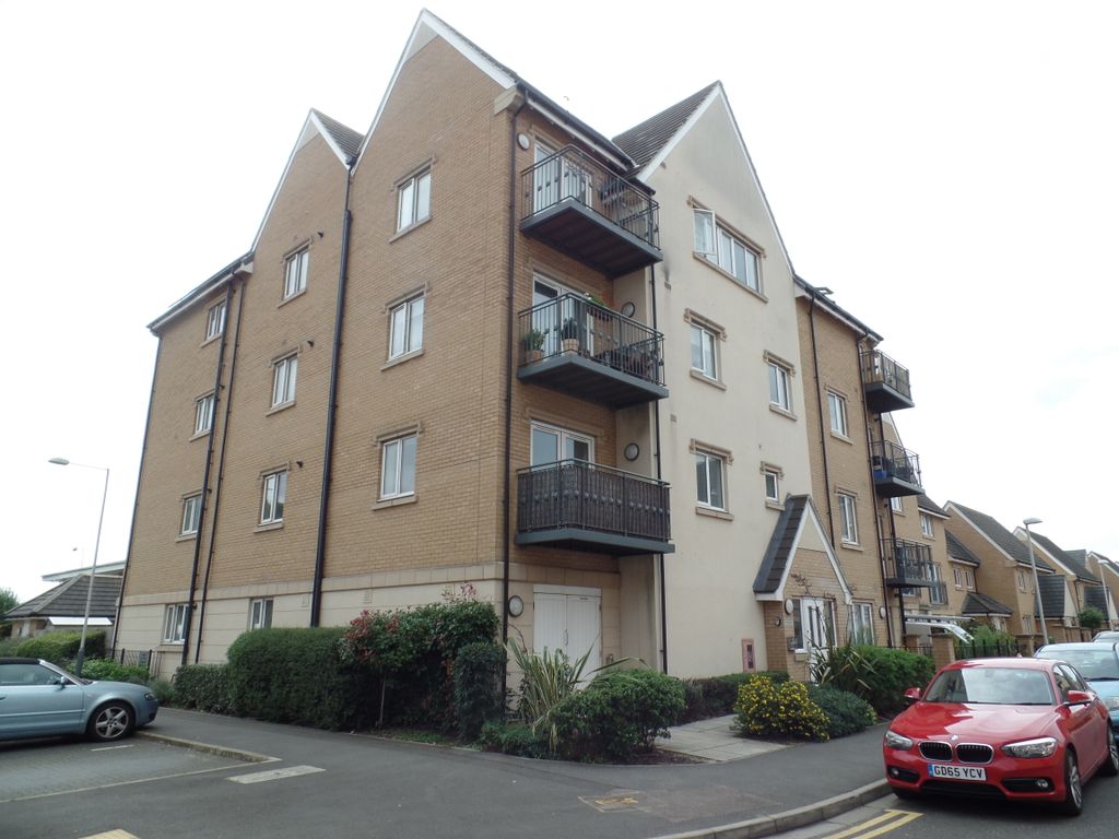 1 bed flat to rent in Varcoe Gardens, Hayes UB3, £1,350 pcm