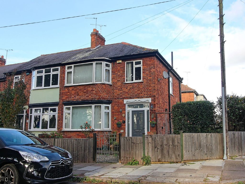 3 bed end terrace house for sale in Banks Road, Leicester LE2, £249,950