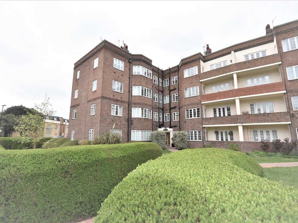 2 bed flat for sale in Chiswick Village, London W4, £375,000