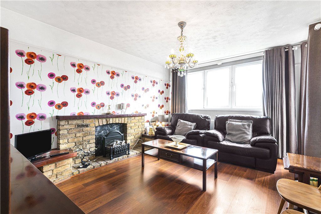 2 bed flat for sale in Pleydell Estate, Radnor Street, London EC1V, £380,000