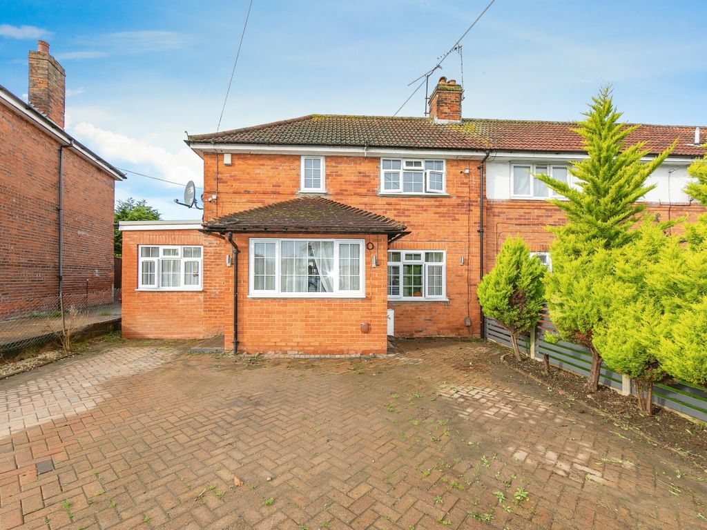 5 bed end terrace house for sale in Dawlish Road, Reading RG2, £525,000
