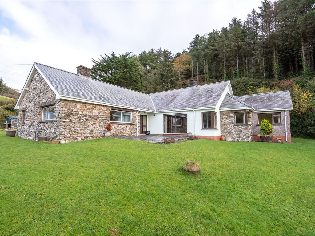 4 bed detached house for sale in Aberdyfi, Aberdovey, Gwynedd LL35, £800,000