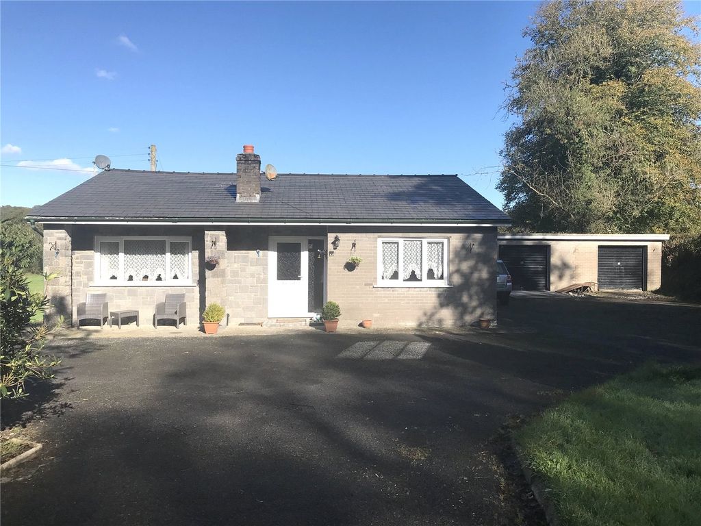3 bed bungalow for sale in Llwynygroes, Tregaron SY25, £315,000